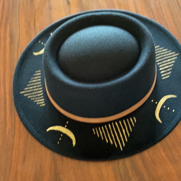 Hand Painted Wool Hat - Picture 3 of 5